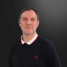Author Bio Pics Black 1000 Ben Bendall