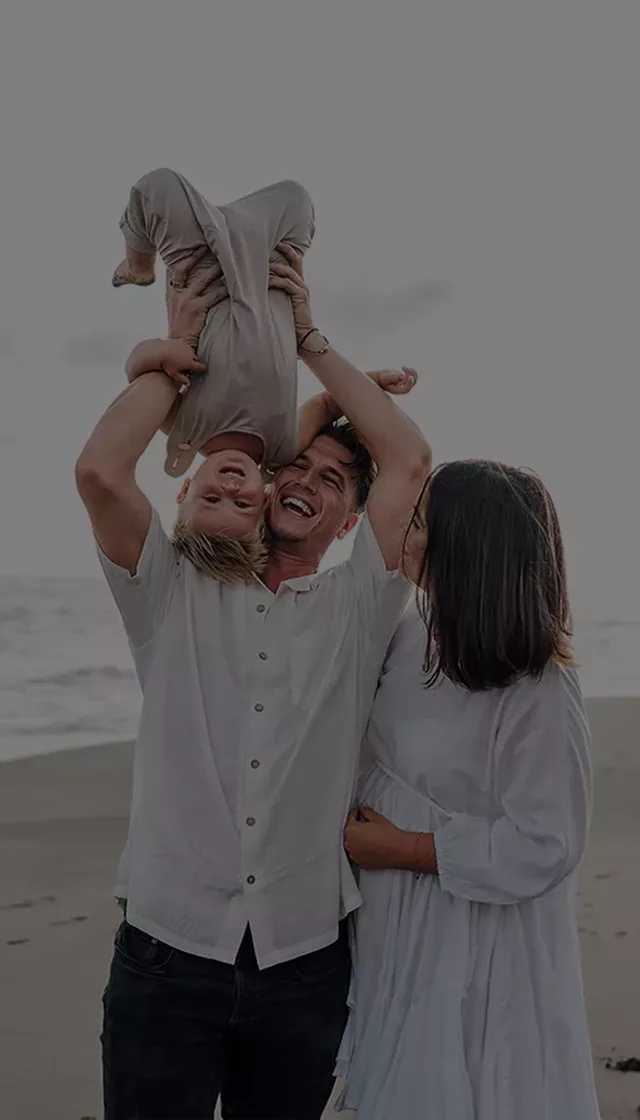 1366px x 532px desktop black 3